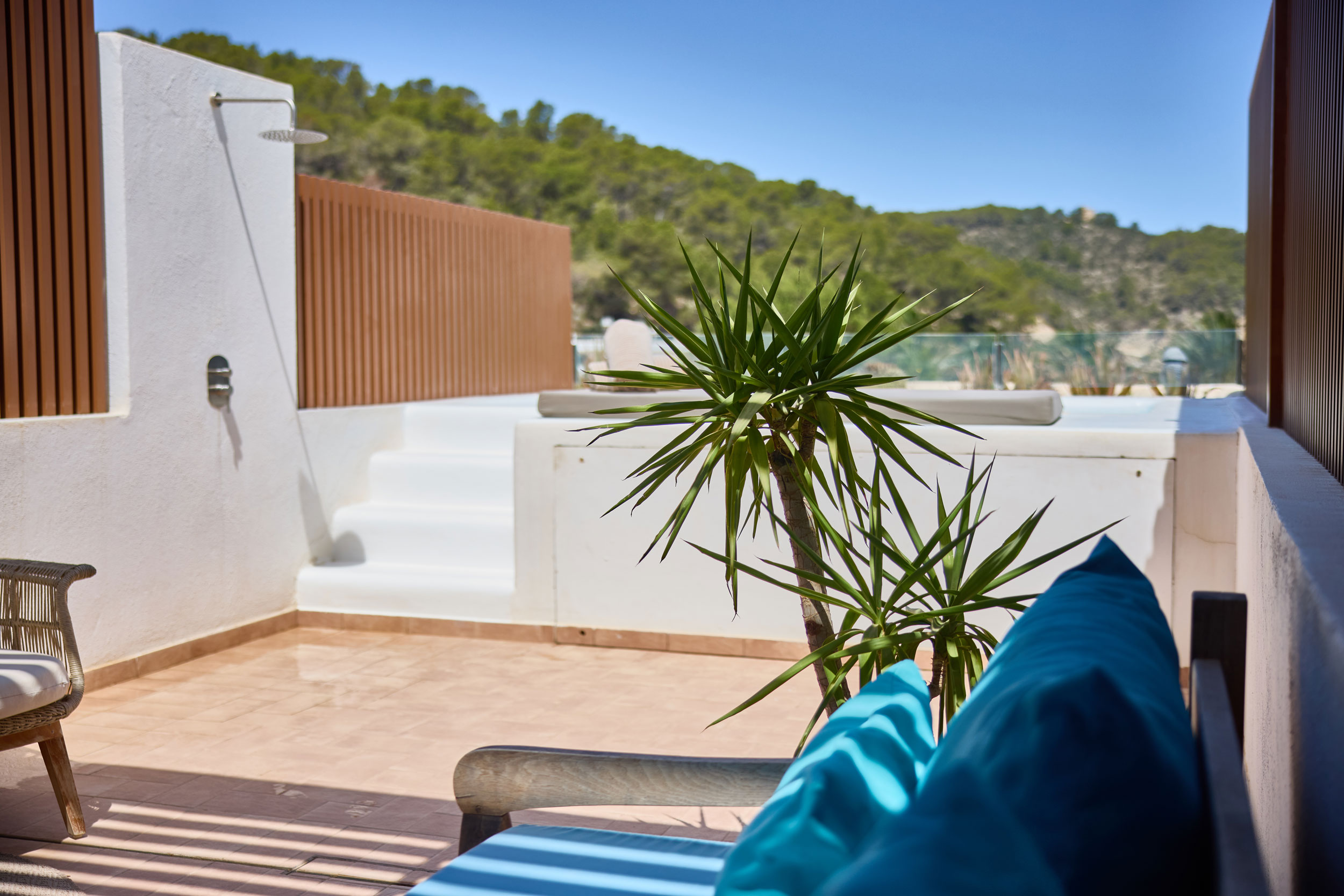 KING JUNIOR SUITE WITH PRIVATE POOL SEA VIEW