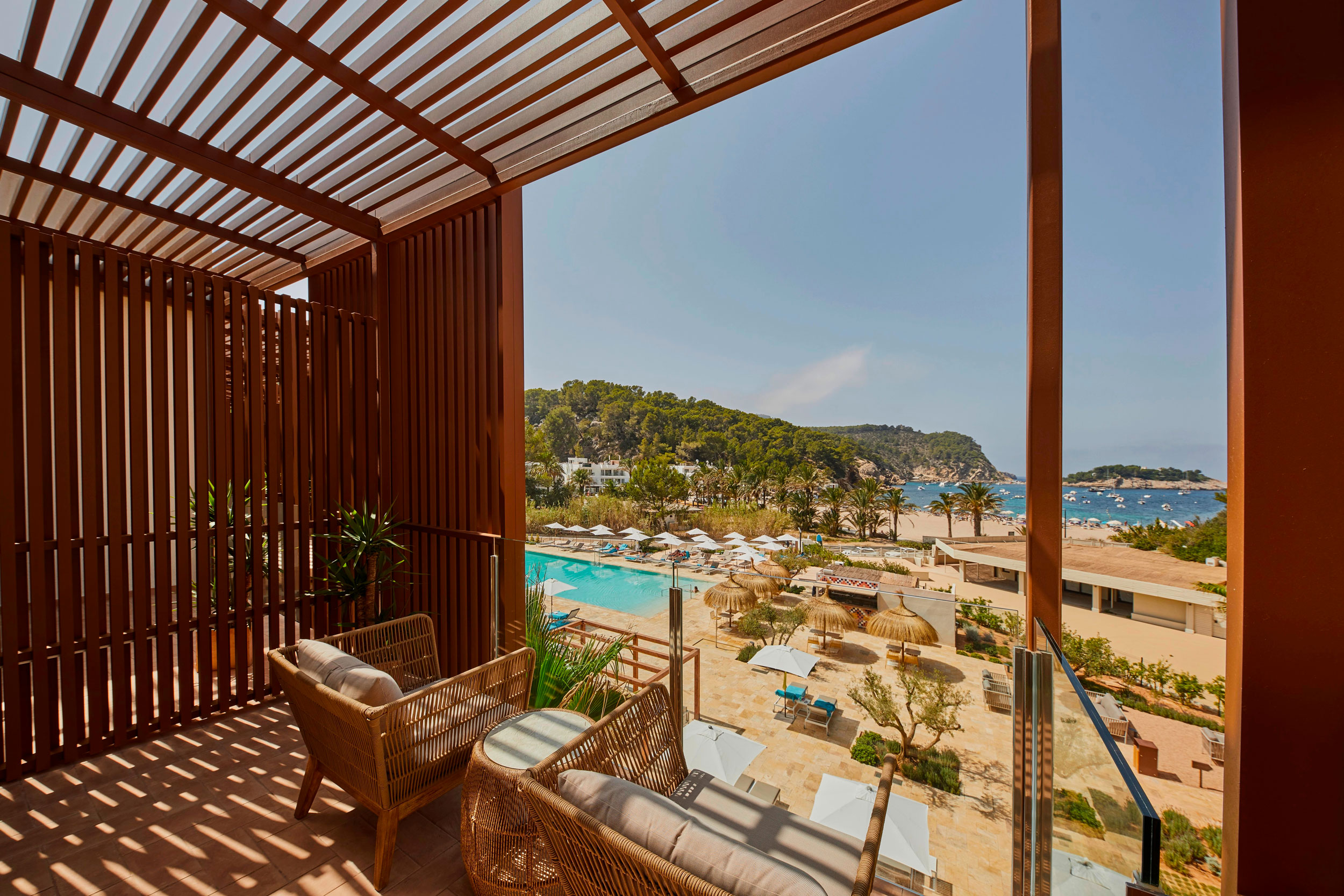 KING DELUXE ROOM WITH SEA VIEW