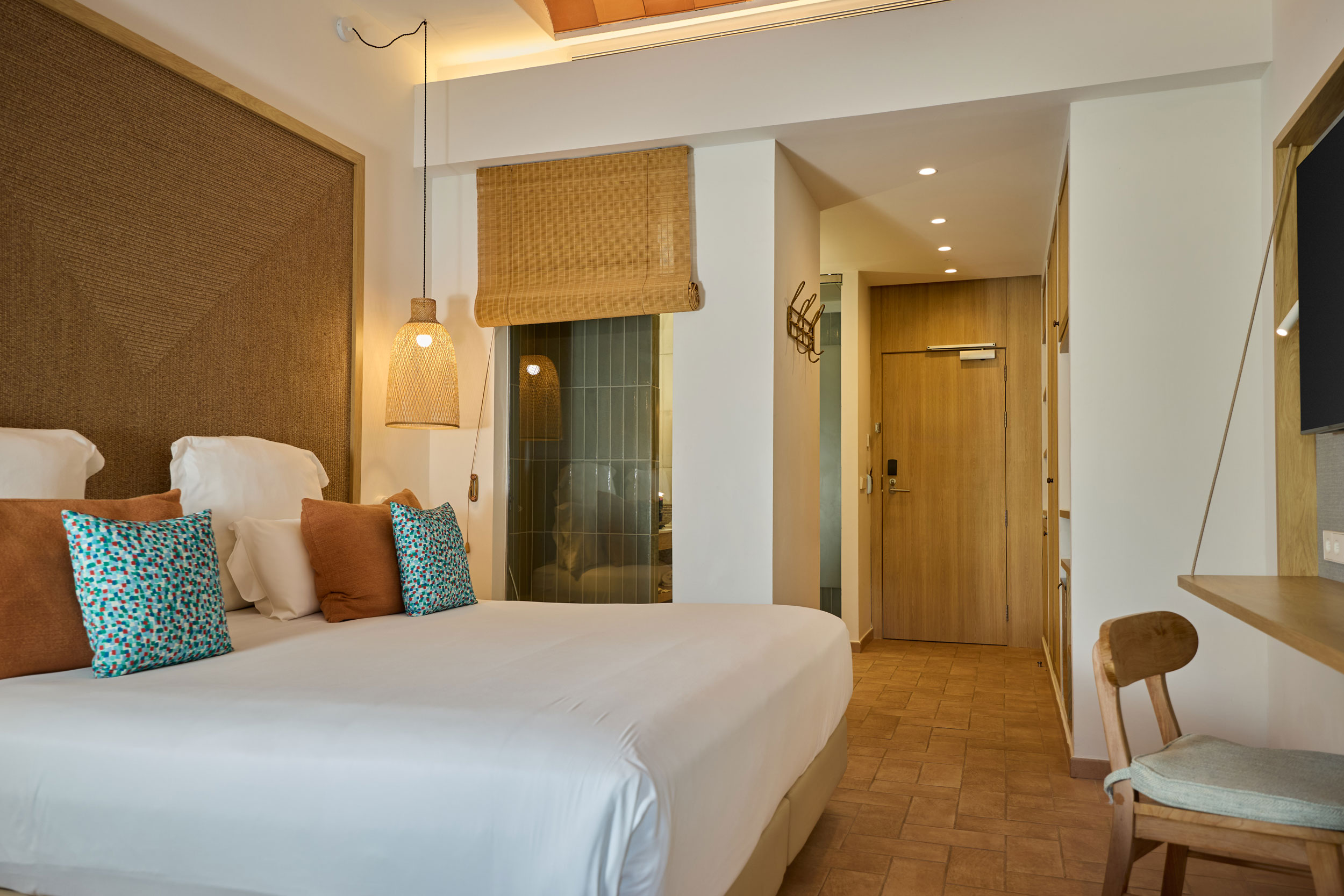KING SUPERIOR ROOM