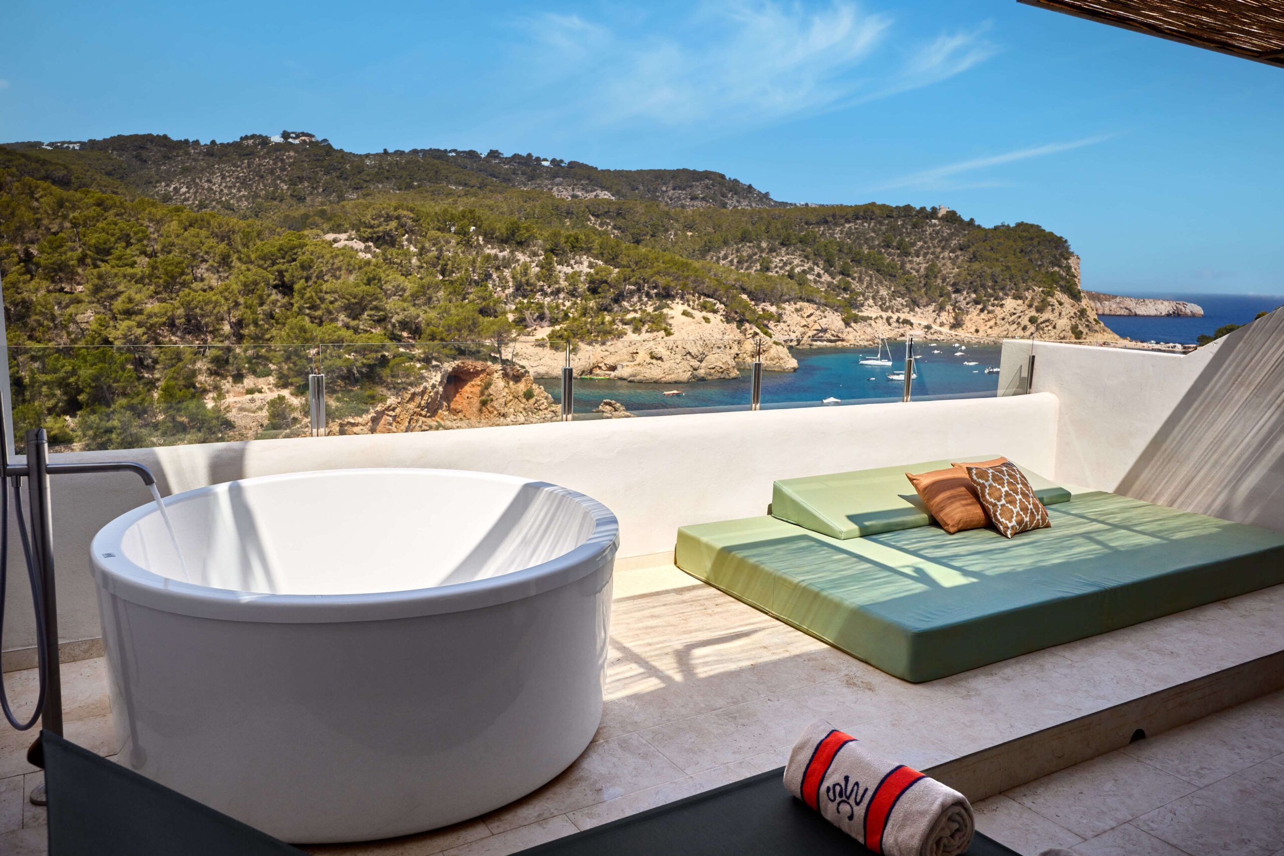 The Club Junior Suite with Terrace Bathtube and Sea View